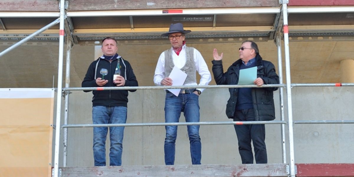 Roland Schmid beim Richtfest des TVCentrum